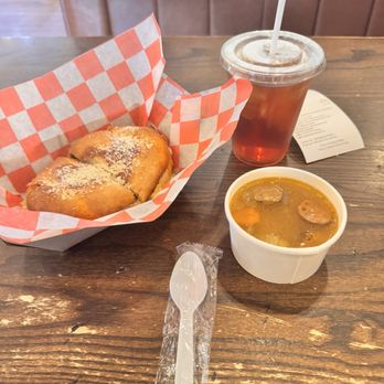 Fair Oaks Farms - Grilled cheese and tasteless broth soup in cardboard - Attraction Farms Near Me - Fair Oaks, Indiana