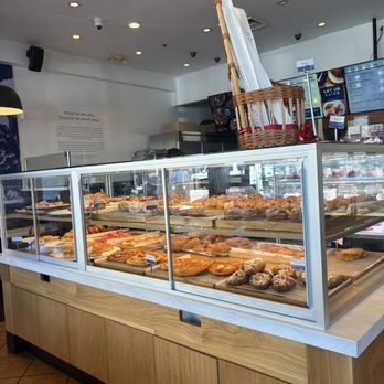 Paris Baguette - Bakeries Near Me - Glendale, California Paris Baguette - Bakeries Near Me - Glendale, California