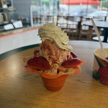 ALOHA Hawaiian - strawberry cheesecake w/vanilla and shaved ice cream - Shaved Ice Near Me - St. Louis, Missouri