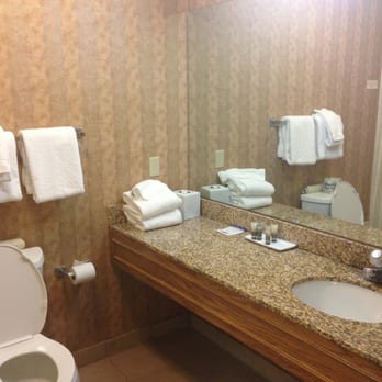 Inn on the Square - Bathroom - Hotels Near Me - Falmouth, Massachusetts Inn on the Square - Bathroom - Hotels Near Me - Falmouth, Massachusetts