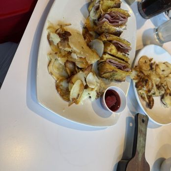 Broken Yolk Cafe - Monte Cristo - Breakfast & Brunch Near Me - Las Vegas, Nevada