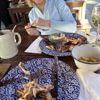 BBQ Kitchen - Finished the chicken eating sauerkraut with bees. - Barbeque Near Me - Berlin, BE