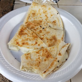 El Jalisciense - quesadilla before the discovery they forgot the chicken - Food Trucks Near Me - Kapolei, Hawaii El Jalisciense - quesadilla before the discovery they forgot the chicken - Food Trucks Near Me - Kapolei, Hawaii