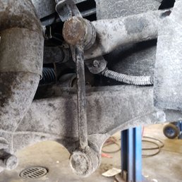 Stabbing link photo showing intact and not loose. Cadillac said both front links were BROKEN. Stabbing link photo showing intact and not loose. Cadillac said both front links were BROKEN.