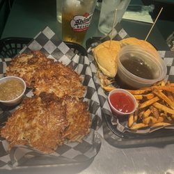 The Black Whale Pub - Kartoffelpuffers and Beef on Weck