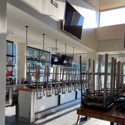 Gleneagles Golf Club & Driving Range - Restaurant with full bar.