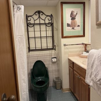 Aston Kaanapali Shores - Old green toilet but everything works great - Hotels Near Me - Lahaina, Hawaii