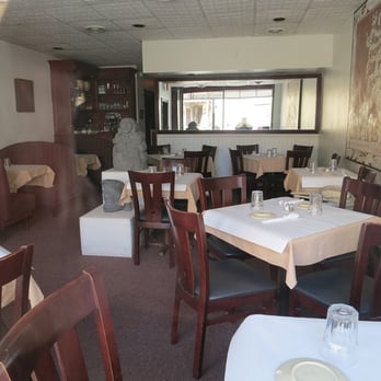 Yolo Mexican Eatery - Small dining space - Mexican Near Me - Skokie, Illinois