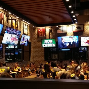 Buffalo Wild Wings Updated Covid 19 Hours Services 244 Photos 619 Reviews Sports Bars 3775 Tyler St Riverside Ca Restaurant Reviews Phone Number Menu Yelp