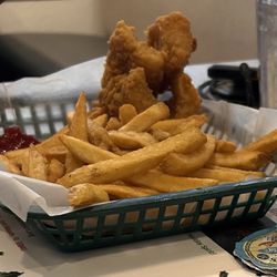 The Roost at Four Seasons - Fish & Fries