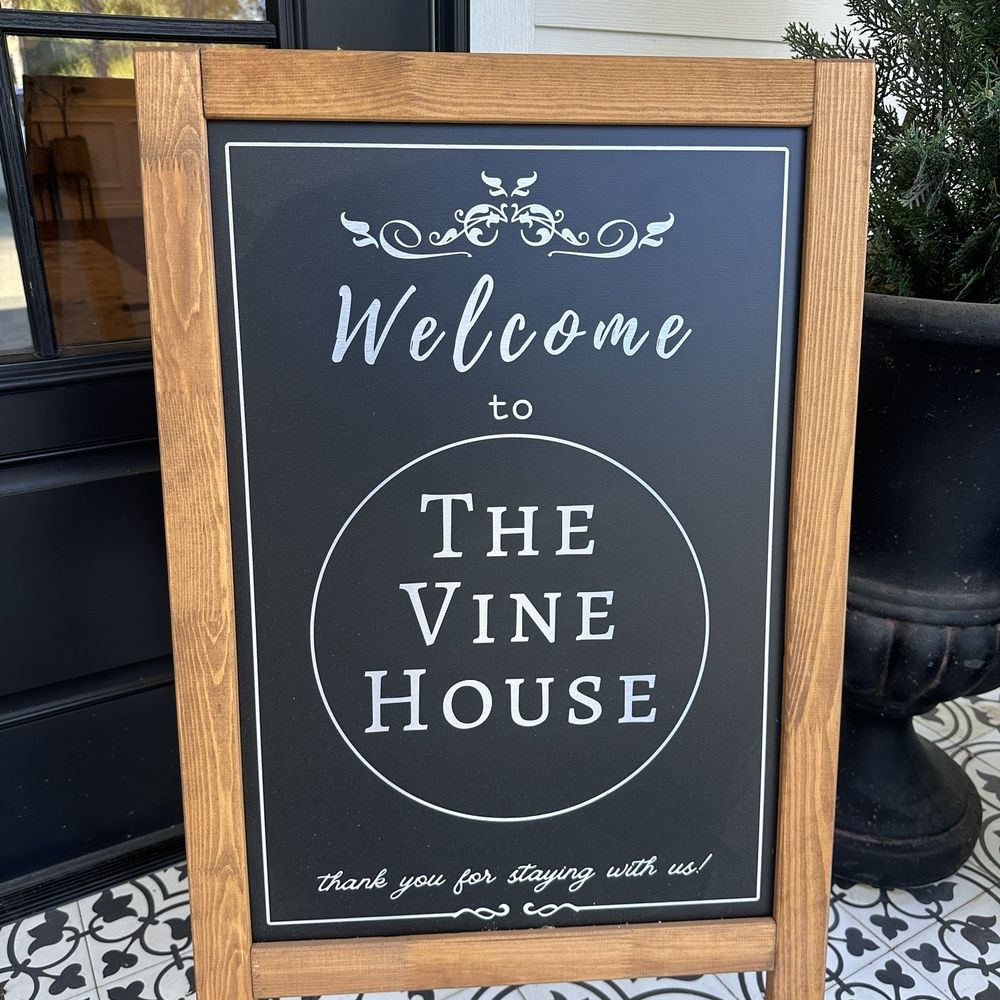 The Vine House Bed & Breakfast - Bed & Breakfast Near Me - Temecula, California