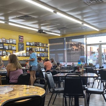 Dayton Coffee Shop - customers in a coffee shop - Coffee & Tea Near Me - Dayton, Tennessee Dayton Coffee Shop - customers in a coffee shop - Coffee & Tea Near Me - Dayton, Tennessee