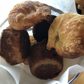 Elk Cove Inn & Spa - Muffin basket - Wine Bars Near Me - Elk, California Elk Cove Inn & Spa - Muffin basket - Wine Bars Near Me - Elk, California