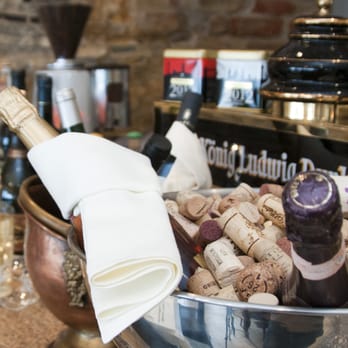 Restaurant Da Claudio - Italian Near Me - Holzkirchen, BY