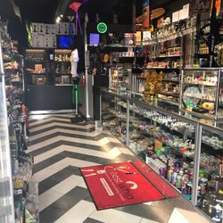 Full service smoke shop