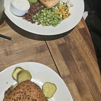 Yard House - Grilled salmon bowl and cheeseburger - New American Near Me - Boca Raton, Florida Yard House - Grilled salmon bowl and cheeseburger - New American Near Me - Boca Raton, Florida