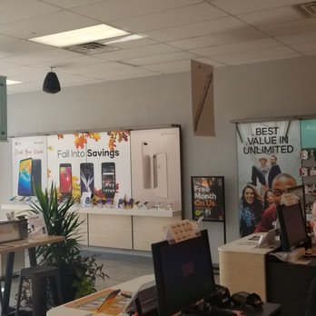 4 Real Wireless - See our clean and comfortable store with personnel ready to serve you. - Electronics Near Me - Omaha, Nebraska 4 Real Wireless - See our clean and comfortable store with personnel ready to serve you. - Electronics Near Me - Omaha, Nebraska