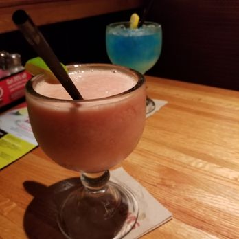 Applebee's Grill + Bar - Applebee's has amazing frozen strawberry daiquiris and red wine sangria, my boyfriend loves their blue long island iced teas. - Sports Bars Near Me - Alton, Illinois