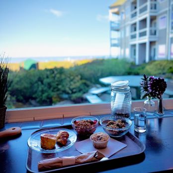 Overleaf Lodge & Spa - Breakfast and a view - life is great! - Hotels Near Me - Yachats, Oregon