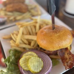 Burgers By The Bridge - Bacon cheeseburger