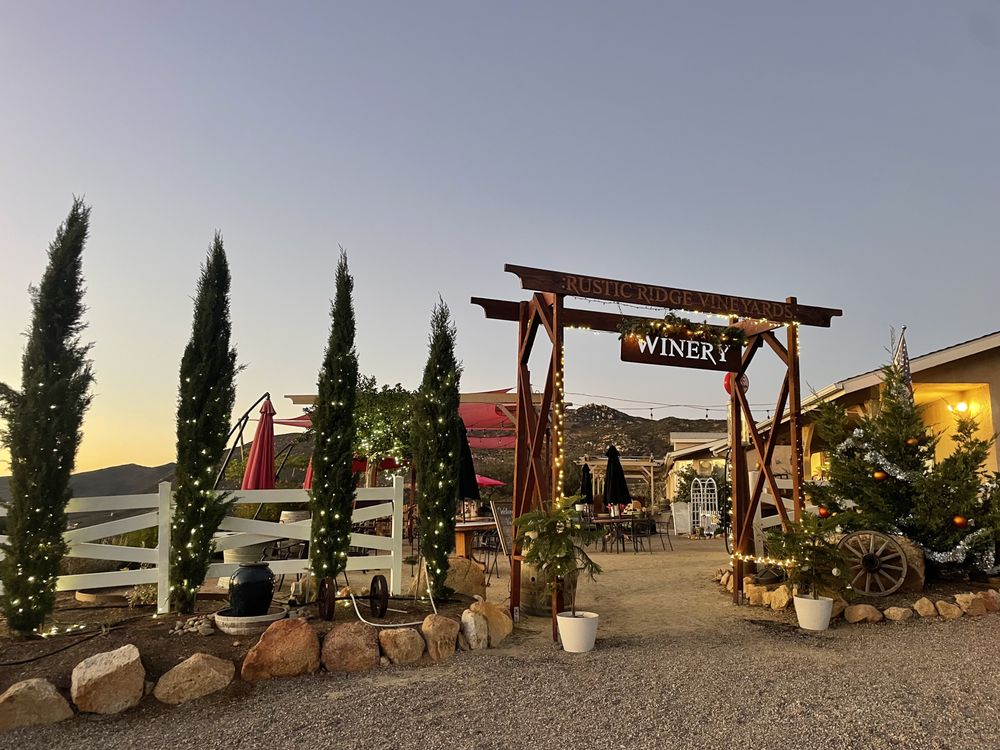 Rustic Ridge Vineyards Logo