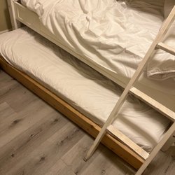 Splash Resort - 2x4 "trundle" bed under the bunk beds