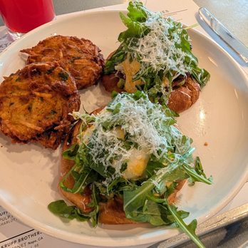 Sixty Vines - Eggs Benedict with herbed hashbrowns - New American Near Me - Charlotte, North Carolina