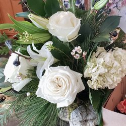 Nieman's Floral & Garden Goods - Awesome florist!