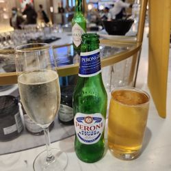 Caviar House & Prunier GmbH - Relaxing, our flight to Budapest is delayed