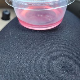 THIS IS THE VINEGAR AMOUNT I WAS GIVEN FOR A FOOT LONG ‍