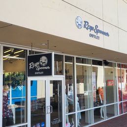 One of my favorite stores at the Waikele Premium Outlet - Reyn Spooner. One of my favorite stores at the Waikele Premium Outlet - Reyn Spooner.