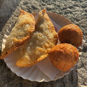 Bar Urca - Pastel de camarão e bolinho de bacalhau - Brazilian Near Me - Rio de Janeiro, RJ Bar Urca - Pastel de camarão e bolinho de bacalhau - Brazilian Near Me - Rio de Janeiro, RJ