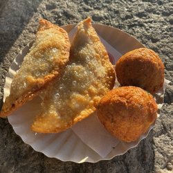 Bar Urca - Pastel de camarão e bolinho de bacalhau
