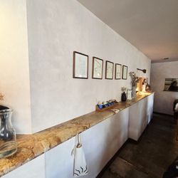 Tina in the Gables - Interior decor