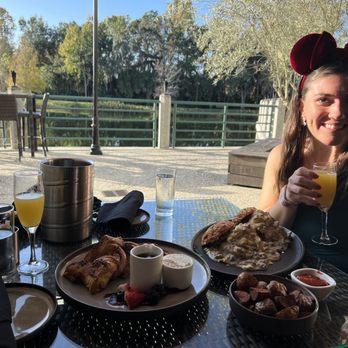 Lakeside Bar & Grill - Biscuits and Crazy, French toast, bottomless mimosas, potatoes - New American Near Me - Celebration, Florida Lakeside Bar & Grill - Biscuits and Crazy, French toast, bottomless mimosas, potatoes - New American Near Me - Celebration, Florida