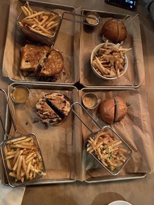 LoLa Burger by null