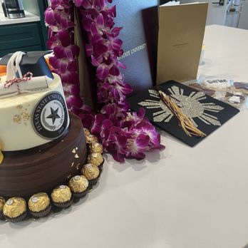 Better Butter Bakery - Full cake display - Cupcakes Near Me Better Butter Bakery - Full cake display - Cupcakes Near Me