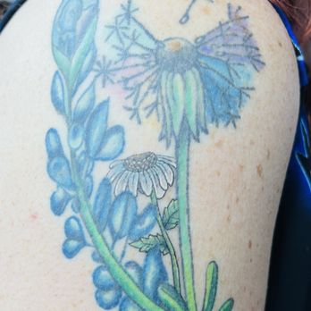 Heebee Jeebees Tattoos - Detailed daisy flower - Tattoo Near Me - Colorado Springs, Colorado