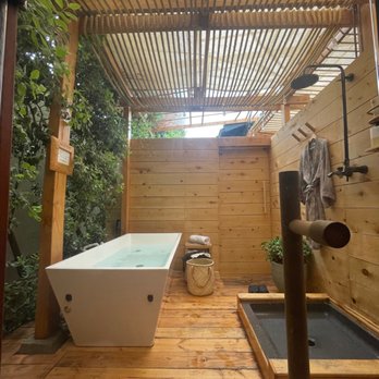 Den Mother Wellness - Cold plunge tub - Massage Therapy Near Me - Venice, California Den Mother Wellness - Cold plunge tub - Massage Therapy Near Me - Venice, California