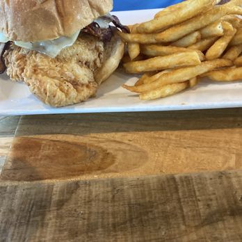 LaBelle Brewing - Chicken sandwich - Breweries Near Me - LaBelle, Florida LaBelle Brewing - Chicken sandwich - Breweries Near Me - LaBelle, Florida