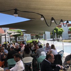 Gourmet Bron - Very popular for lunch.