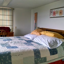 The Beach House @ Coos Bay - Upstairs king bed room
