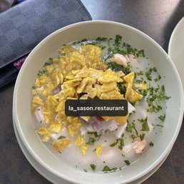 Ceviche de camarón con chifles Ceviche de camarón con chifles