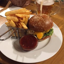 Nároďák - Burger "Ambrosia" mit Speck, Spiegelei und 200g Rindfleisch