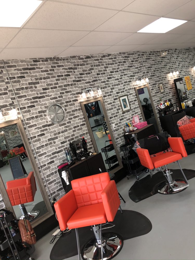 Diva Styles Salon Logo