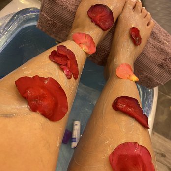 Milano Nail Spa Spring - Rose petals add an elegant touch to the pedicure treatment - Nail Salons Near Me - Spring, Texas Milano Nail Spa Spring - Rose petals add an elegant touch to the pedicure treatment - Nail Salons Near Me - Spring, Texas