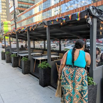 Murray's Cheese Bar - Outdoor seating - Wine Bars Near Me - Long Island City, New York Murray's Cheese Bar - Outdoor seating - Wine Bars Near Me - Long Island City, New York