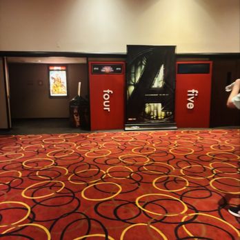 AMC Braintree 10 - Cinema Near Me - Braintree, Massachusetts
