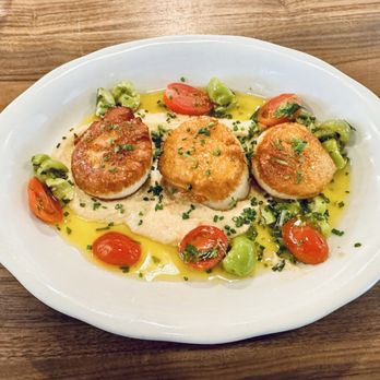 Sweetwater Tavern - Seared Scallops, bean puree with tomato and olive relish. Very good dish - Seafood Near Me - Bainbridge Island, Washington