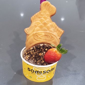Somisomi - Custard, with reeves, and a strawberry. - Desserts Near Me - Carrollton, Texas